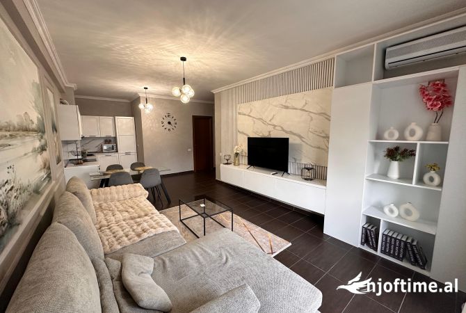 Shtepi ne shitje Apartament ne Tirane, 2+1, Mobilimi E mobiluar, Pagesa 275,750  Euro.