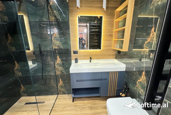 Shtepi me qera Apartament ne Tirane, 3+1, Mobilimi E mobiluar, Pagesa 4,000  Euro.