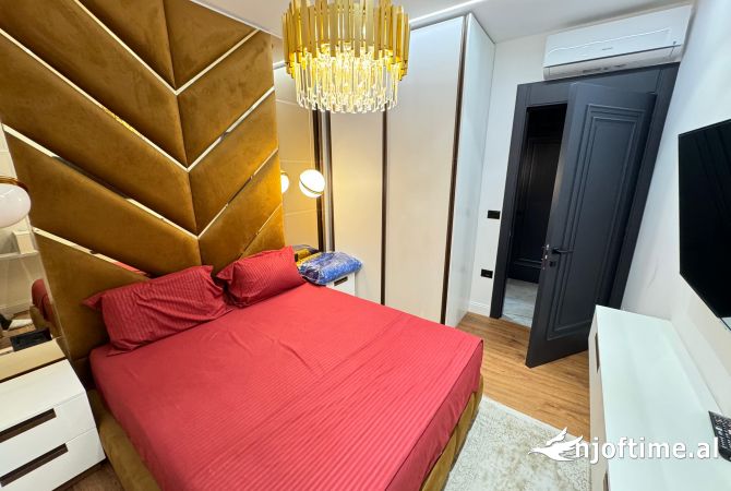 Shtepi me qera Apartament ne Tirane, 3+1, Mobilimi E mobiluar, Pagesa 4,000  Euro.