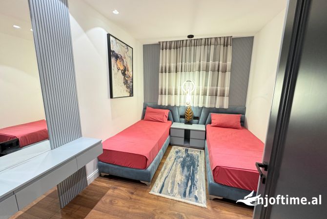 Shtepi me qera Apartament ne Tirane, 3+1, Mobilimi E mobiluar, Pagesa 4,000  Euro.