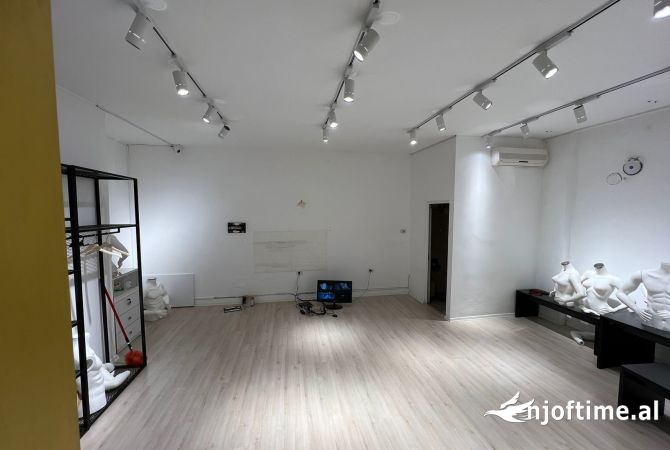 Ambient biznesi me qera 1+1 ne Tirane - 600 Euro
