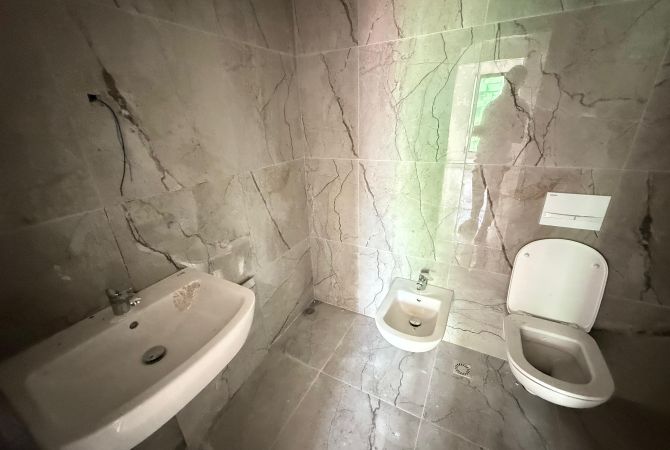 Appartamento in vendita a Tirana 3+1, Vuoto