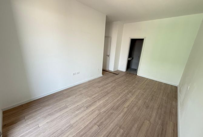 Appartamento in vendita a Tirana 3+1, Vuoto