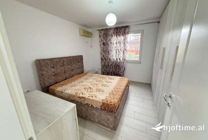 Shtepi ne shitje Apartament ne Tirane, 2+1, Mobilimi E mobiluar, Pagesa 158,000  Euro.
