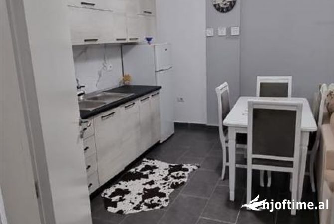 Shtepi me qera Apartament ne Tirane, 1+1, Mobilimi E mobiluar, Pagesa 35,000  Leke.