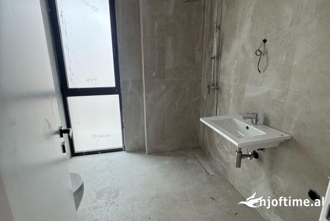 Shtepi me qera Apartament ne Tirane, 1+1, Mobilimi Bosh, pa mobiluar, Pagesa 1,000  Euro.