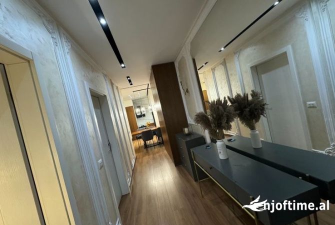 Shtepi ne shitje Apartament ne Tirane, 2+1, Mobilimi E mobiluar, Pagesa 185,000  Euro.
