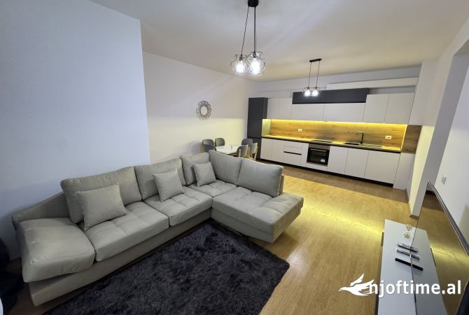 Shtepi me qera 2+1 ne Tirane - 650 Euro