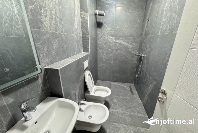 Shtepi me qera Apartament ne Tirane, 2+1, Mobilimi E mobiluar, Pagesa 650  Euro.