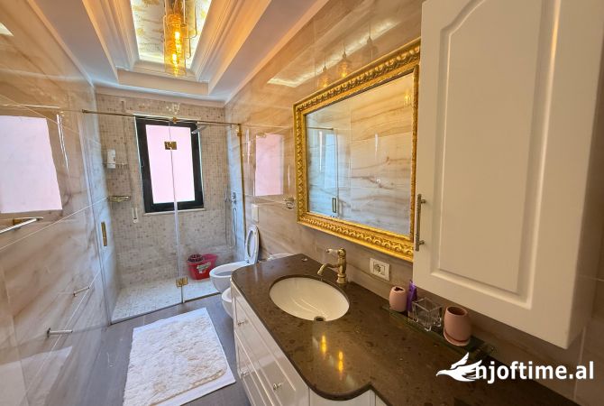 Shtepi ne shitje Apartament ne Tirane, 2+1, Mobilimi E mobiluar, Pagesa 250,000  Euro.