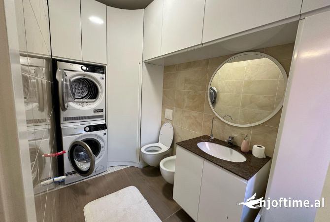 Shtepi ne shitje Apartament ne Tirane, 2+1, Mobilimi E mobiluar, Pagesa 250,000  Euro.