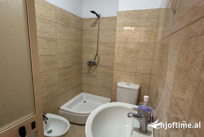 Shtepi ne shitje Apartament ne Tirane, 1+1, Mobilimi E mobiluar, Pagesa 95,000  Euro.