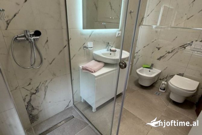 Shtepi me qera Apartament ne Tirane, 2+1, Mobilimi E mobiluar, Pagesa 650  Euro.