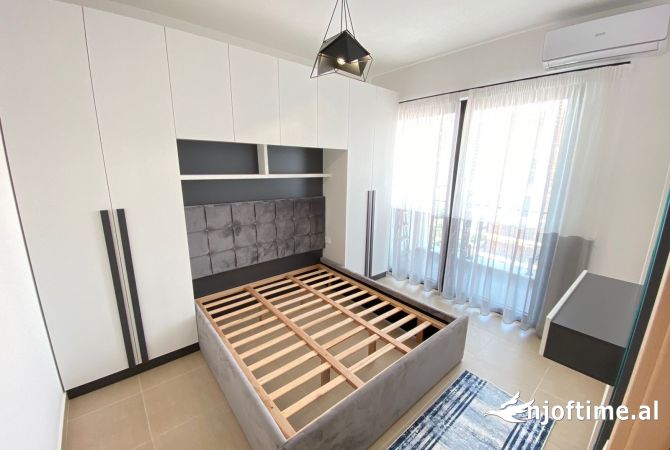 Shtepi me qera Apartament ne Tirane, 1+1, Mobilimi E mobiluar, Pagesa 550  Euro.