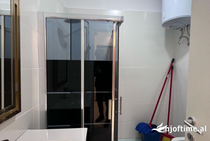 Shtepi me qera Apartament ne Tirane, 2+1, Mobilimi E mobiluar, Pagesa 700  Euro.