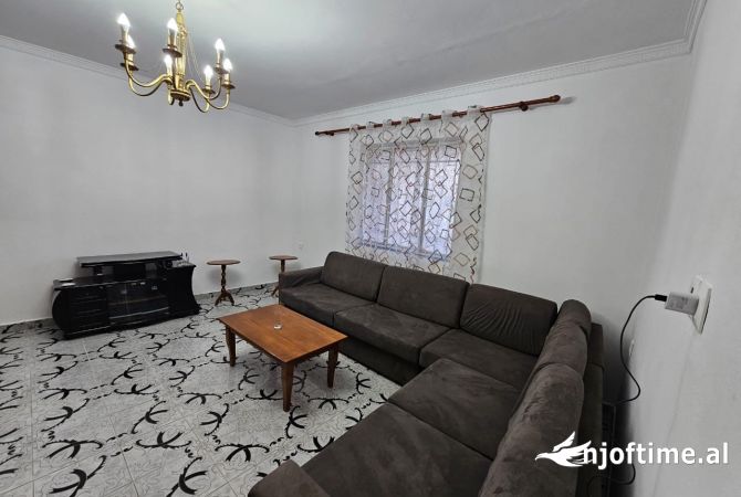 Shtepi me qera 2+1 ne Tirane - 480 Euro