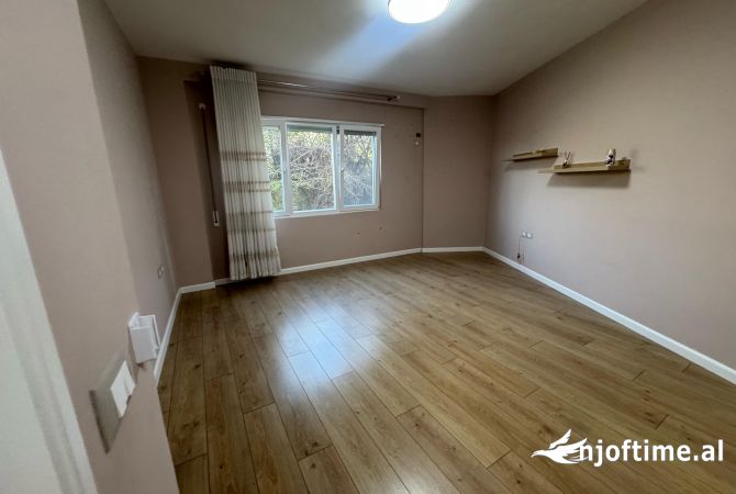 Shtepi me qera Apartament ne Tirane, 1+1, Mobilimi Pjeserisht e mobiluar, Pagesa 350  Euro.