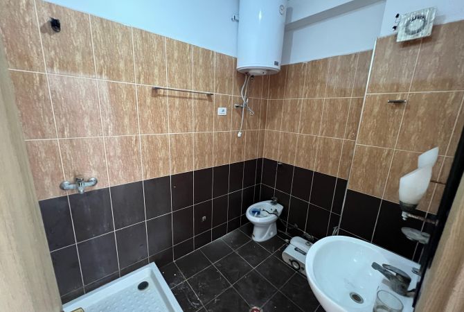 Shtepi ne shitje Apartament ne Tirane, 2+1, Mobilimi Bosh, pa mobiluar, Pagesa 149,000  Euro.