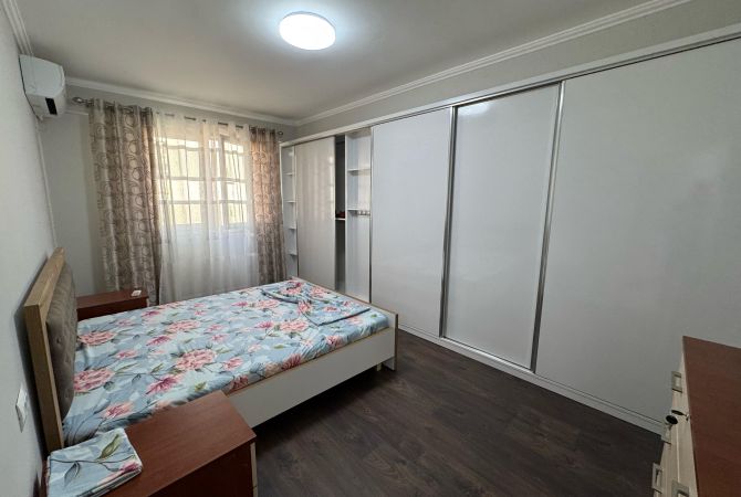 Shtepi me qera Apartament ne Tirane, 2+1, Mobilimi E mobiluar, Pagesa 1,000  Euro.
