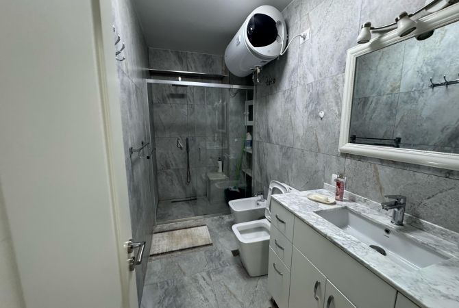 Shtepi me qera Apartament ne Tirane, 2+1, Mobilimi E mobiluar, Pagesa 1,000  Euro.