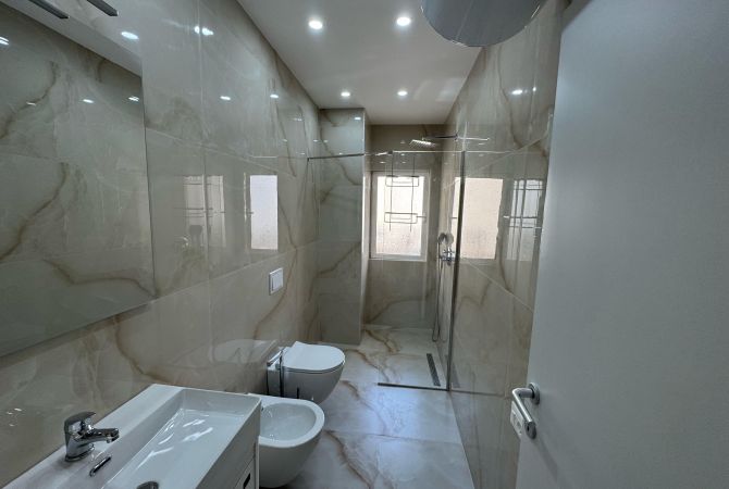 Shtepi me qera Apartament ne Tirane, 2+1, Mobilimi E mobiluar, Pagesa 700  Euro.