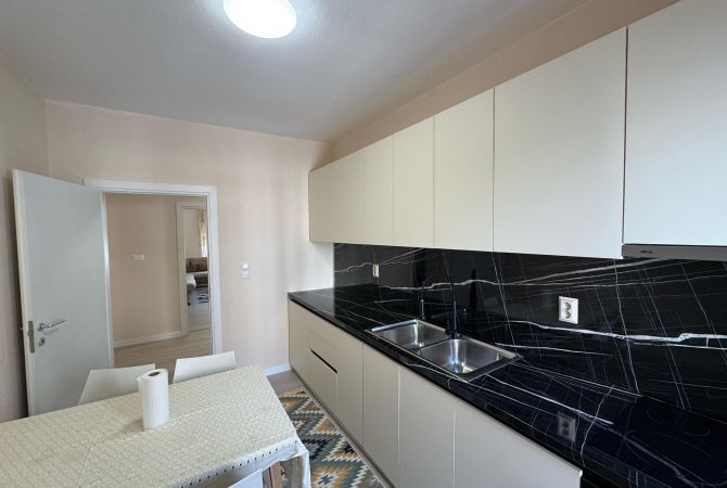 Shtepi me qera Apartament ne Tirane, 2+1, Mobilimi E mobiluar, Pagesa 700  Euro.