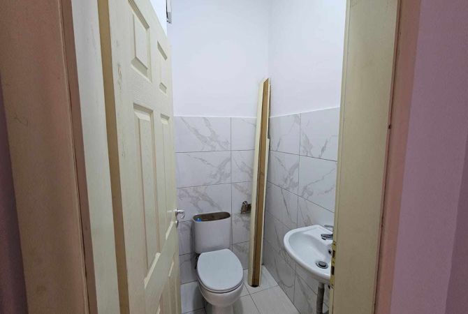 Shtepi me qera Apartament ne Tirane, 2+1, Mobilimi Pjeserisht e mobiluar, Pagesa 40,000  Leke.