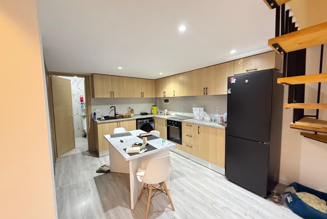 Shtepi me qera Duplex(shtepi me 2 kate) ne Tirane, 2+1, Mobilimi E mobiluar, Pagesa 700  Euro.