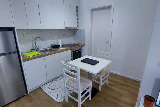 Shtepi me qera Apartament ne Tirane, 1+1, Mobilimi E mobiluar, Pagesa 42,000  Leke.