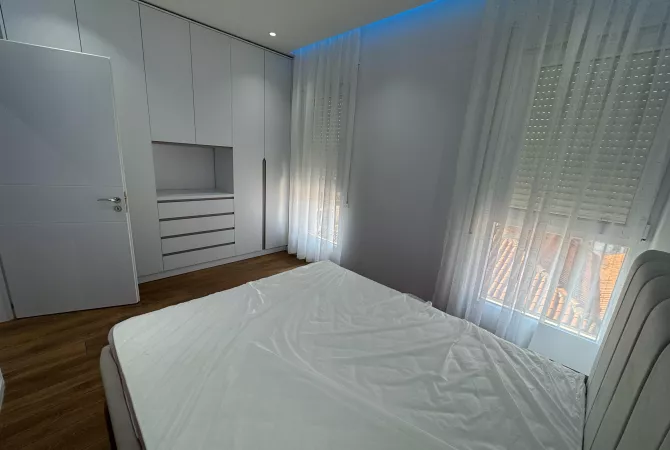 Shtepi me qera Apartament ne Tirane, 1+1, Mobilimi E mobiluar, Pagesa 500  Euro.