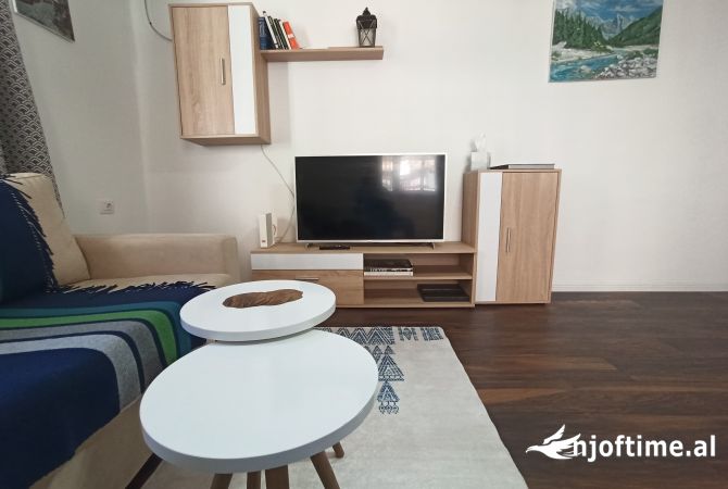 Shtepi me qera Apartament ne Tirane, 2+1, Mobilimi E mobiluar, Pagesa 500  Euro.