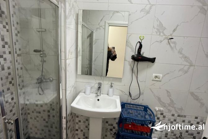 Shtepi me qera Apartament ne Tirane, 2+1, Mobilimi E mobiluar, Pagesa 600  Euro.
