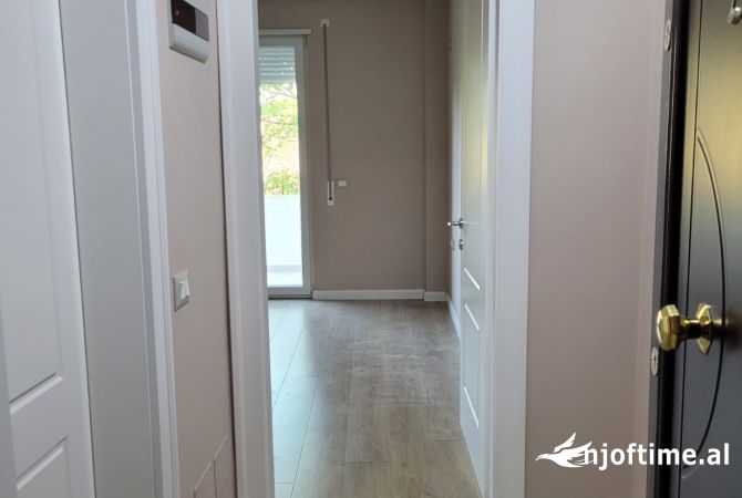 Shtepi me qera Apartament ne Tirane, 1+1, Mobilimi Pjeserisht e mobiluar, Pagesa 400  Euro.