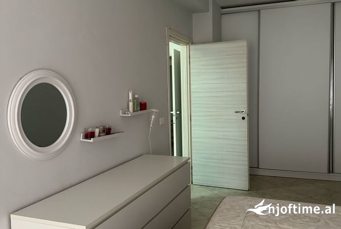 Shtepi me qera Apartament ne Tirane, 1+1, Mobilimi E mobiluar, Pagesa 380  Euro.