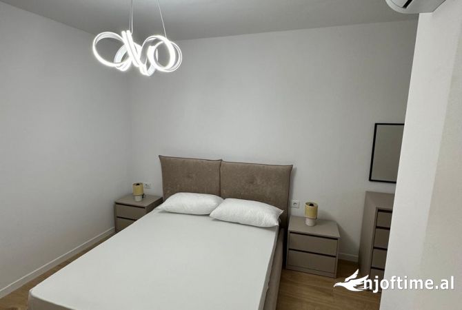 Shtepi me qera Apartament ne Tirane, 2+1, Mobilimi E mobiluar, Pagesa 650  Euro.