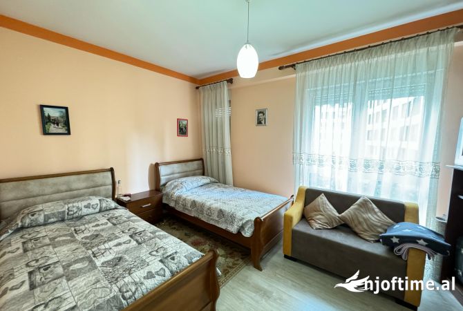 Shtepi ne shitje Apartament ne Tirane, 2+1, Mobilimi E mobiluar, Pagesa 210,000  Euro.