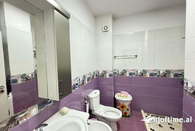 Shtepi ne shitje Apartament ne Tirane, 2+1, Mobilimi E mobiluar, Pagesa 210,000  Euro.