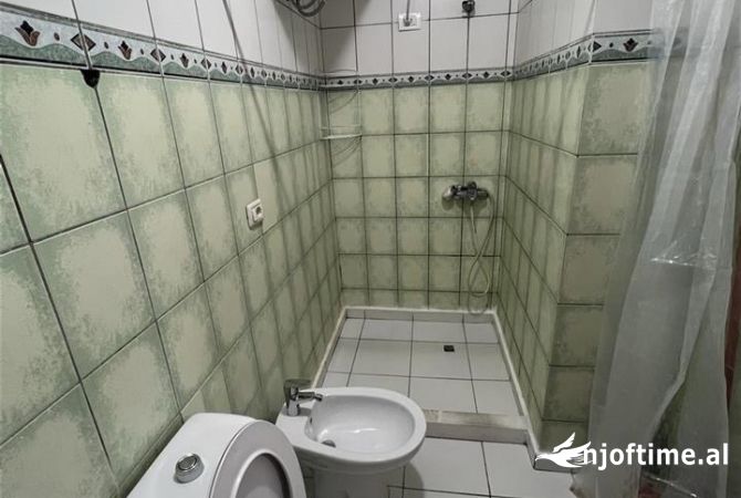 Shtepi me qera Apartament ne Tirane, 2+1, Mobilimi E mobiluar, Pagesa 68,000  Leke.