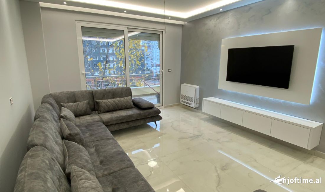 Shtepi me qera Apartament ne Tirane, 2+1, Mobilimi E mobiluar, Pagesa 700  Euro.