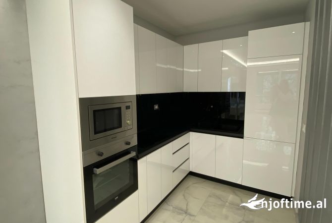 Shtepi me qera Apartament ne Tirane, 2+1, Mobilimi E mobiluar, Pagesa 700  Euro.