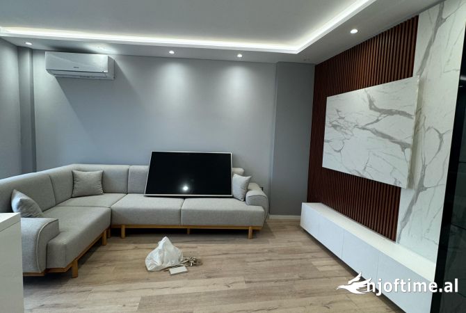 Shtepi me qera Apartament ne Tirane, 2+1, Mobilimi E mobiluar, Pagesa 900  Euro.