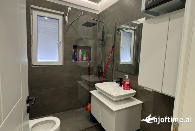 Shtepi me qera Apartament ne Tirane, 1+1, Mobilimi E mobiluar, Pagesa 450  Euro.