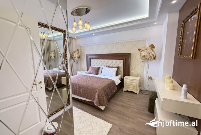 Shtepi ne shitje Apartament ne Tirane, 2+1, Mobilimi E mobiluar, Pagesa 250,000  Euro.