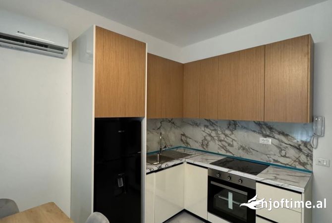 Shtepi me qera Apartament ne Tirane, 1+1, Mobilimi E mobiluar, Pagesa 450  Euro.