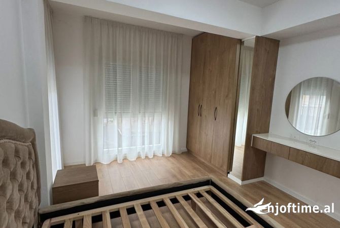 Shtepi me qera Apartament ne Tirane, 1+1, Mobilimi E mobiluar, Pagesa 450  Euro.