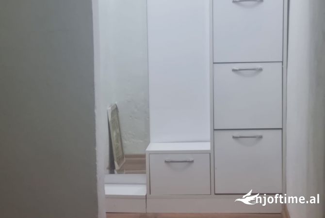 Shtepi me qera Apartament ne Tirane, 2+1, Mobilimi E mobiluar, Pagesa 600  Euro.