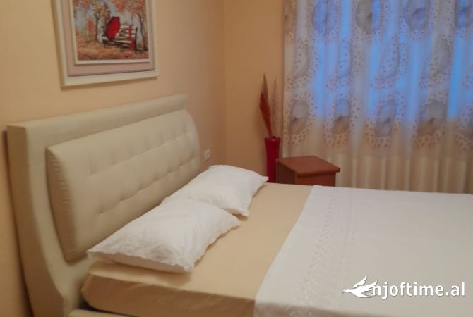 Shtepi me qera Apartament ne Tirane, 2+1, Mobilimi E mobiluar, Pagesa 600  Euro.