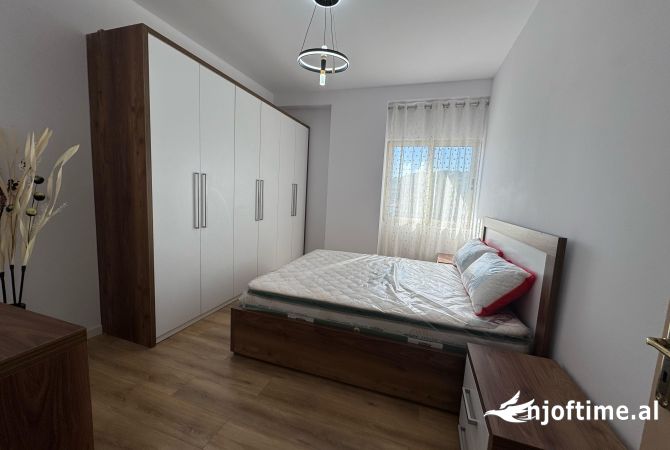 Shtepi ne shitje Apartament ne Tirane, 1+1, Mobilimi E mobiluar, Pagesa 95,000  Euro.