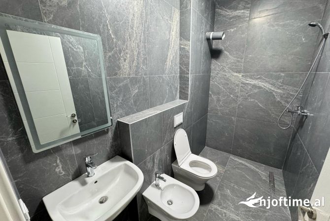 Shtepi me qera Apartament ne Tirane, 2+1, Mobilimi E mobiluar, Pagesa 650  Euro.