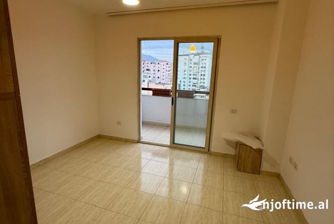 Shtepi me qera Apartament ne Tirane, 2+1, Mobilimi E mobiluar, Pagesa 50,000  Leke.